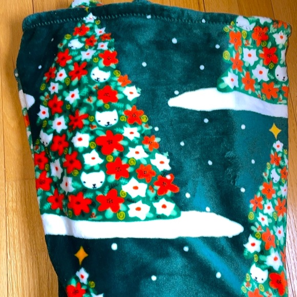 🐱Soft & Cozy Cute Cats 🐱 in Christmas Tree 🌲 Fleece Holiday Blanket! NWT! - Picture 4 of 16